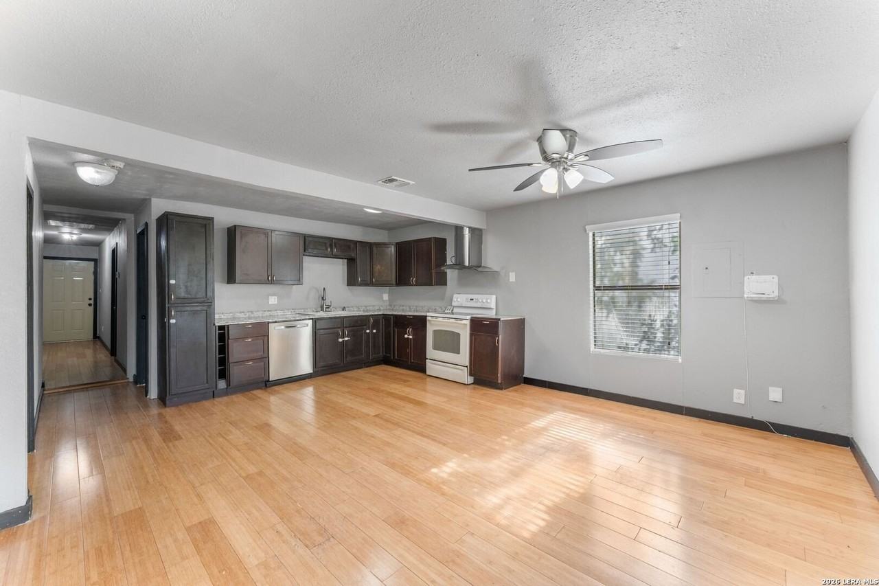 2114 Fitch St - Photo 5 of 17