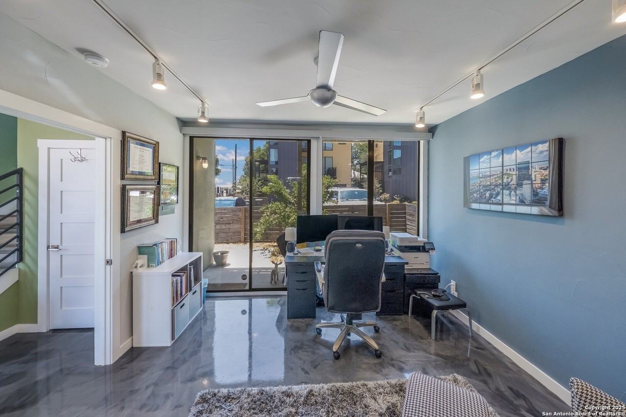 137 Lotus St - Photo 6 of 23