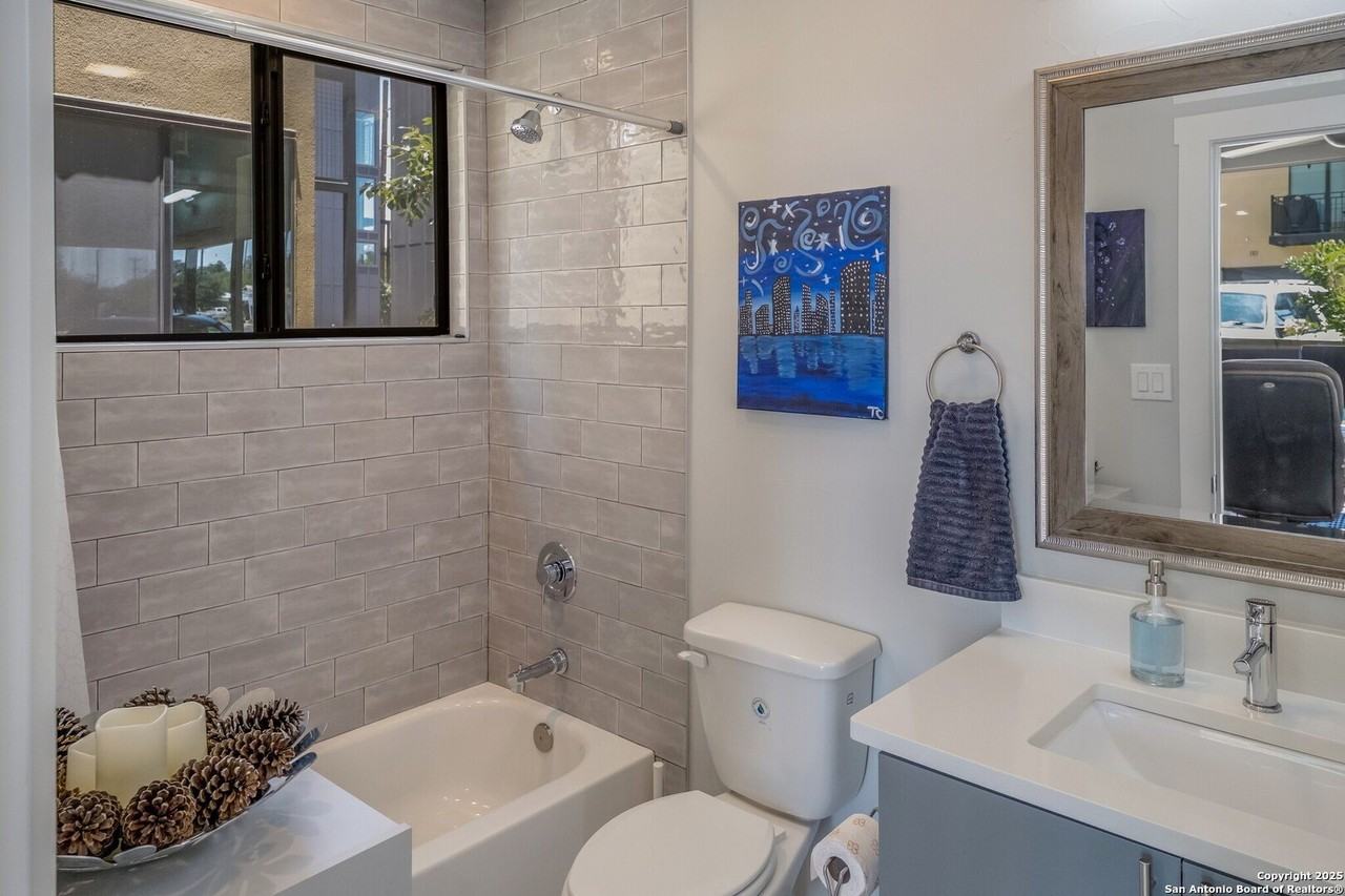 137 Lotus St - Photo 7 of 23