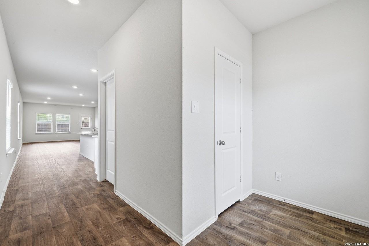 4023 Basil Mdw - Photo 3 of 26