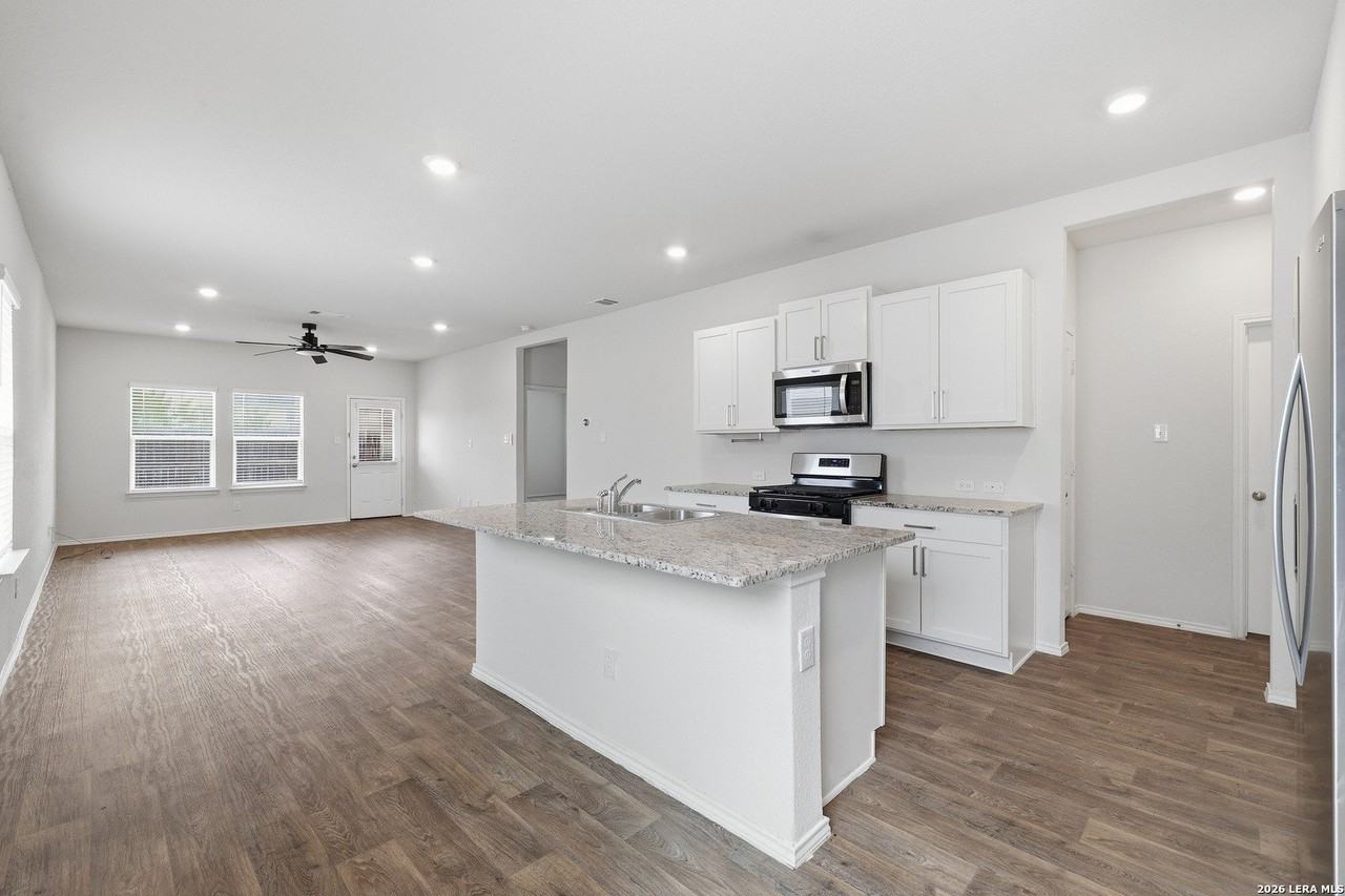 4023 Basil Mdw - Photo 4 of 26