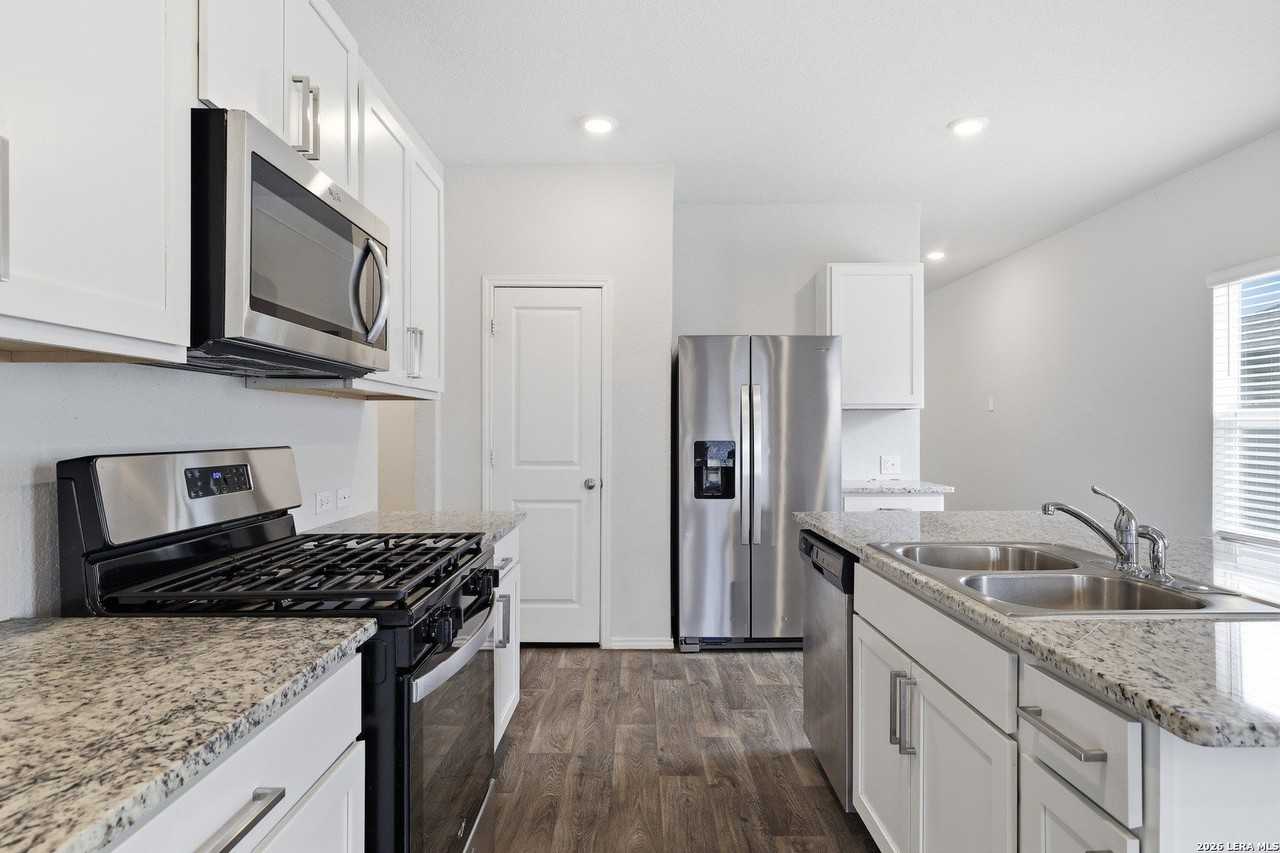 4023 Basil Mdw - Photo 7 of 26