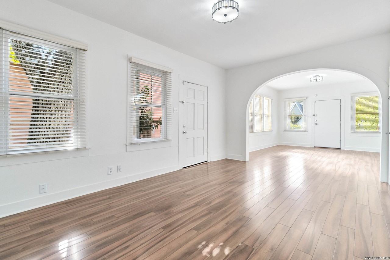 749 E Ashby Pl - Photo 6 of 23