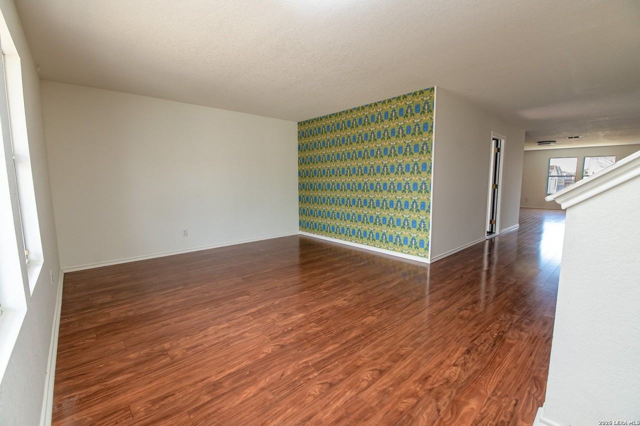 655 Northlake Dr - Photo 5 of 49