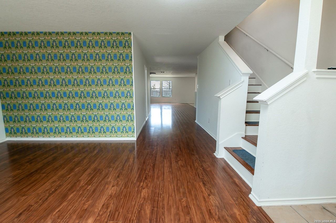 655 Northlake Dr - Photo 6 of 49