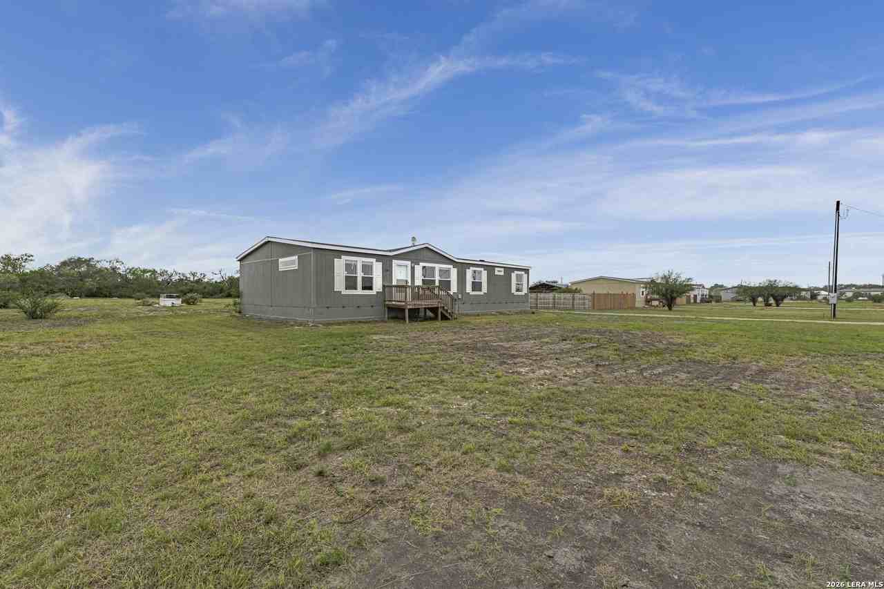 240 Pr 4653 - Photo 2 of 29