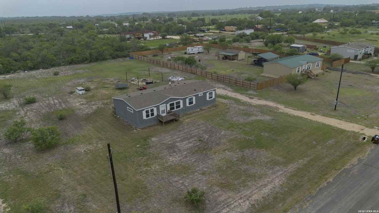 240 Pr 4653 - Photo 3 of 29