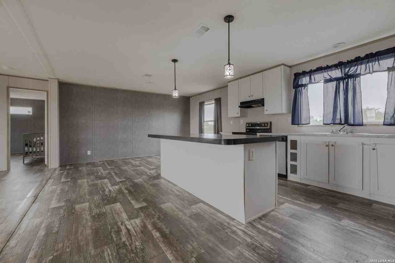 240 Pr 4653 - Photo 6 of 29
