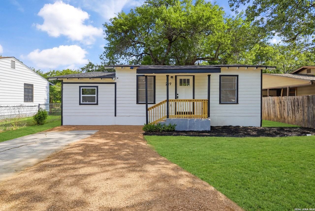 219 La Manda Blvd - Photo 2 of 22