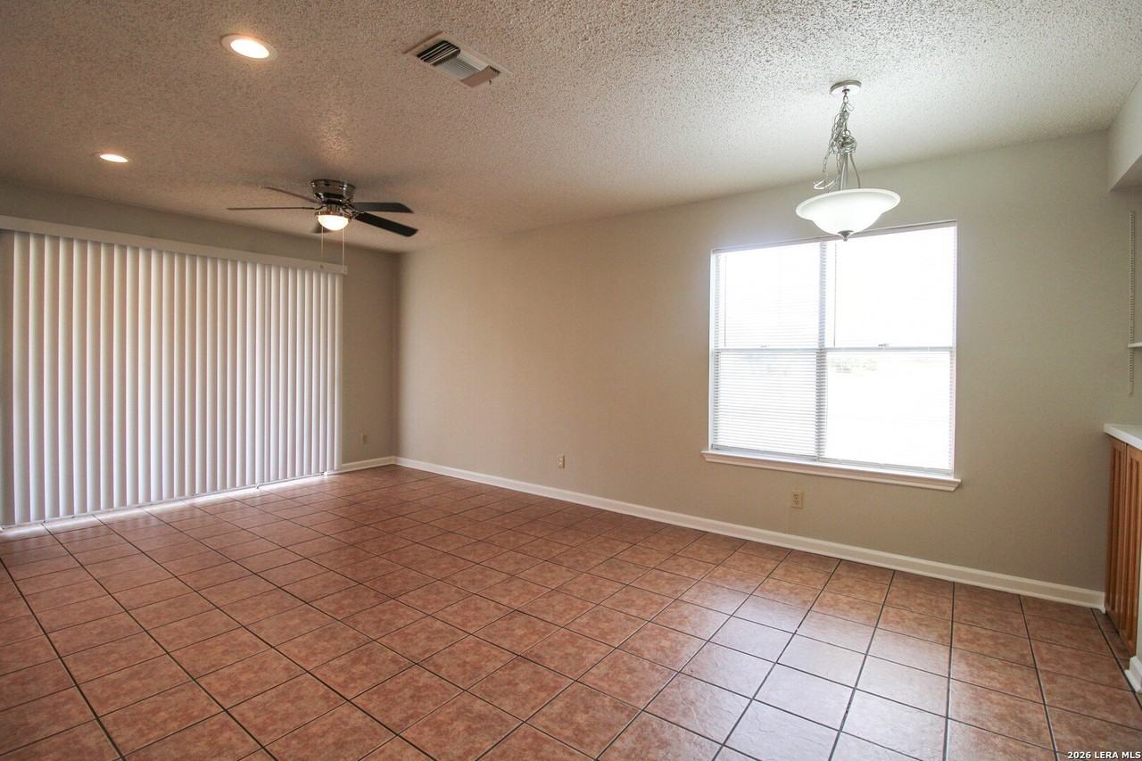 961 Schertz Pkwy - Photo 4 of 30