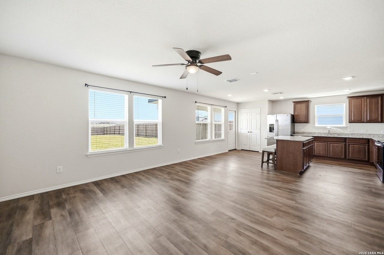 6310 Willow Point Blvd - Photo 4 of 30