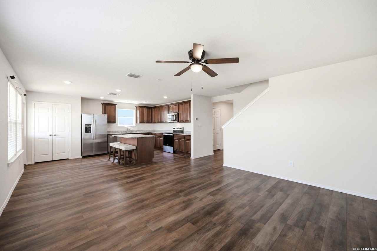 6310 Willow Point Blvd - Photo 5 of 30