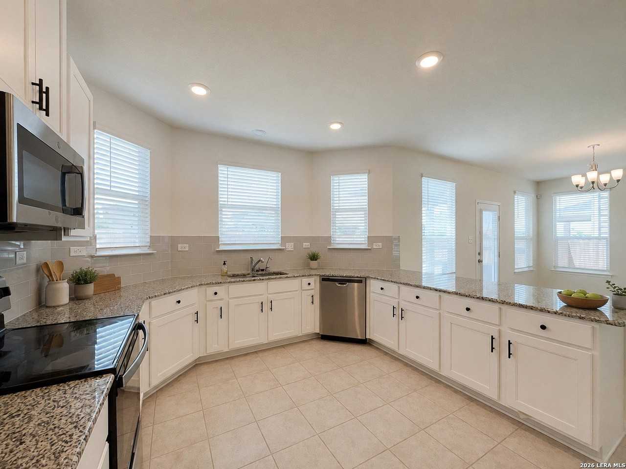 6467 Cibolo Spgs - Photo 4 of 47
