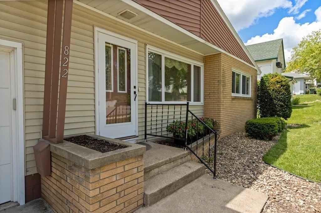 822 W Pleasant St - Photo 2 of 40