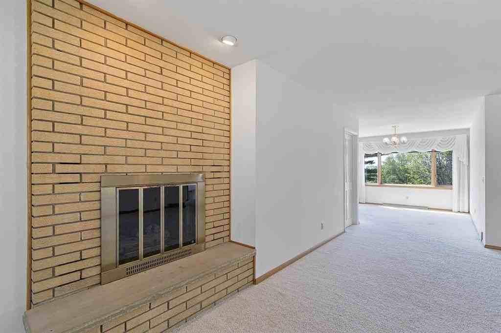 822 W Pleasant St - Photo 3 of 40