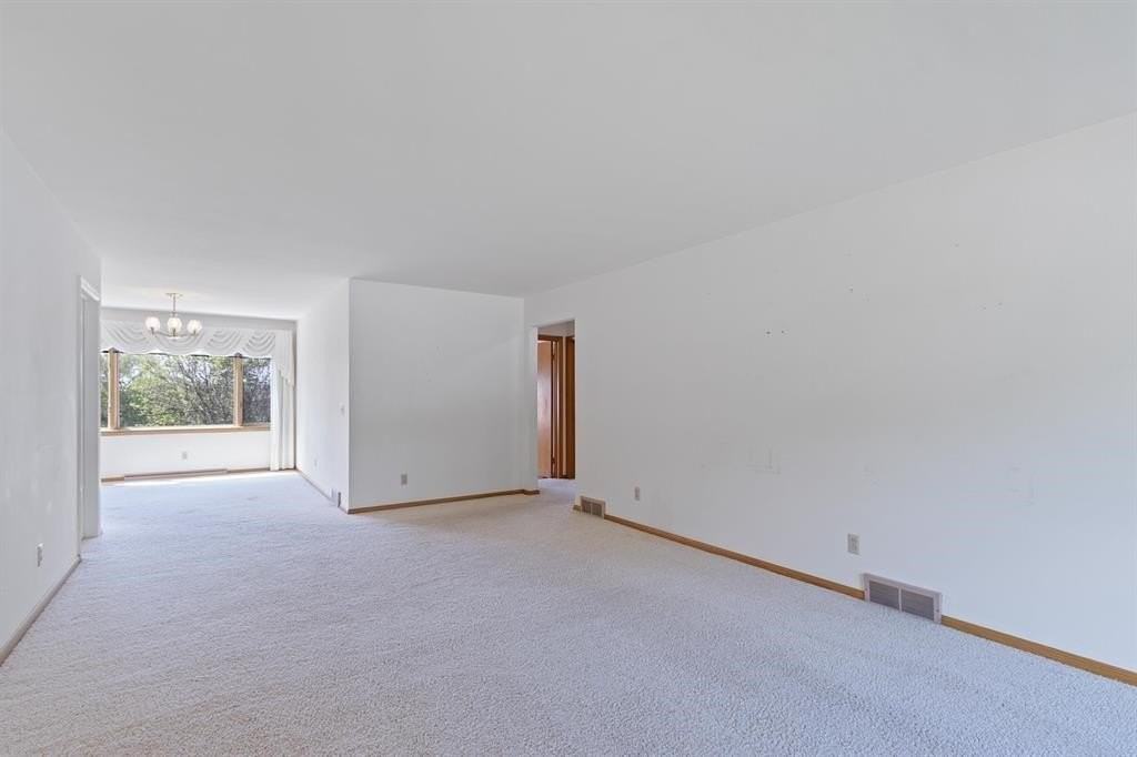 822 W Pleasant St - Photo 4 of 40