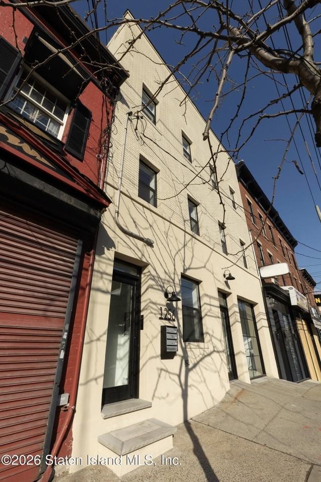 1256 Bay St #2