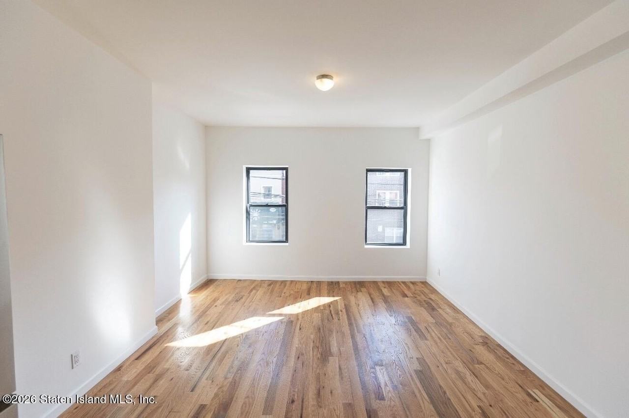 1256 Bay St #2 - Photo 4 of 10