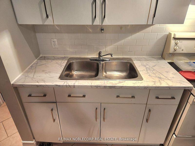 5 Twinberry Cres - Photo 6 of 11
