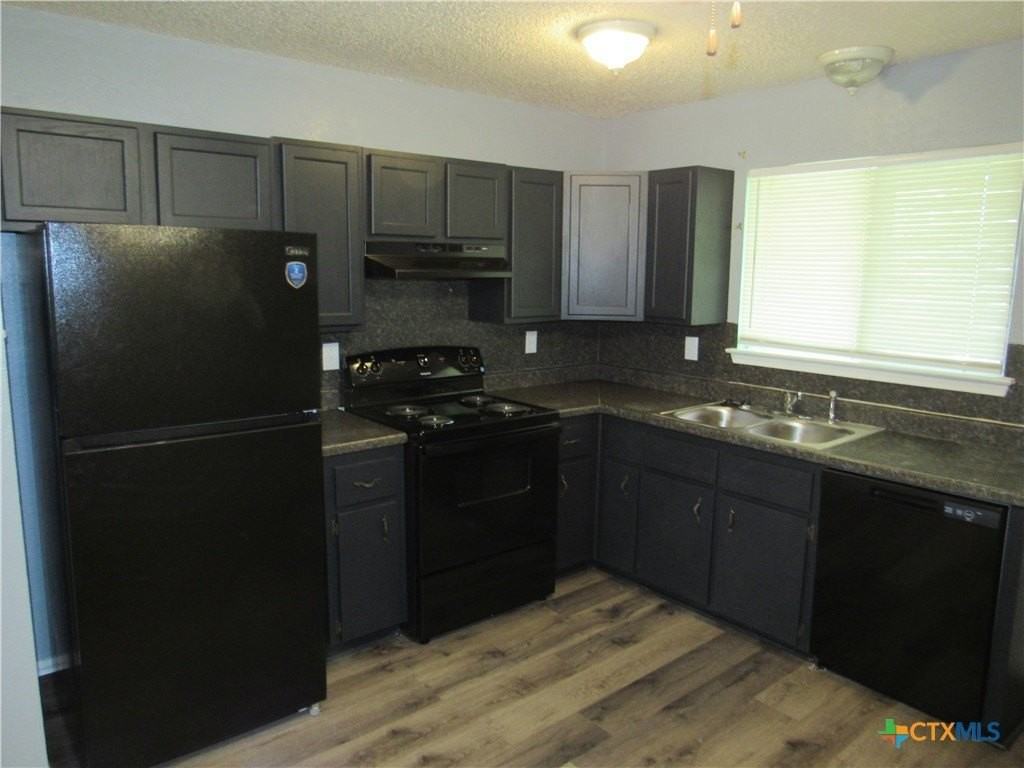 1301 Quail Cir #D - Photo 4 of 11