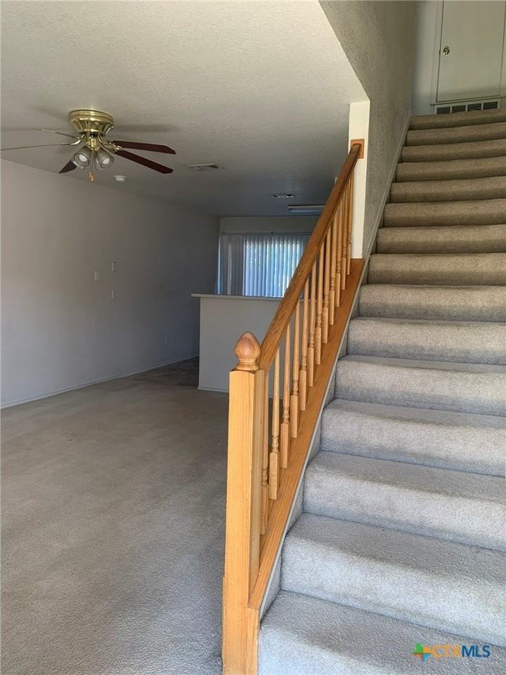 416 Creek St #B - Photo 2 of 12