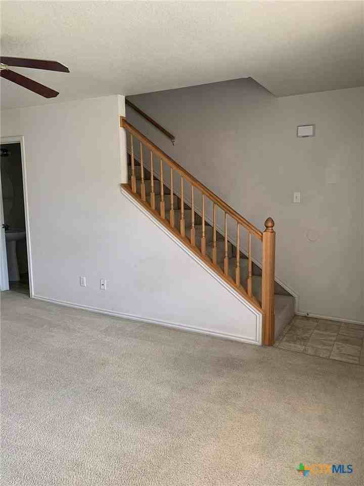 416 Creek St #B - Photo 3 of 12