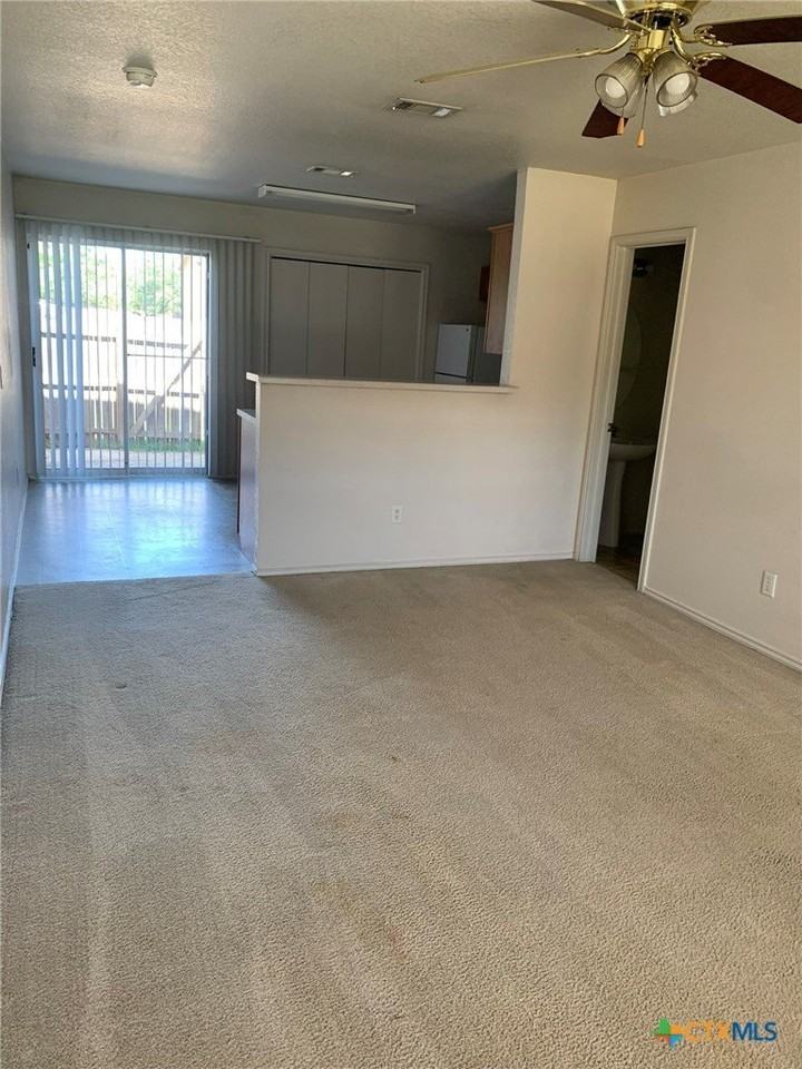 416 Creek St #B - Photo 4 of 12