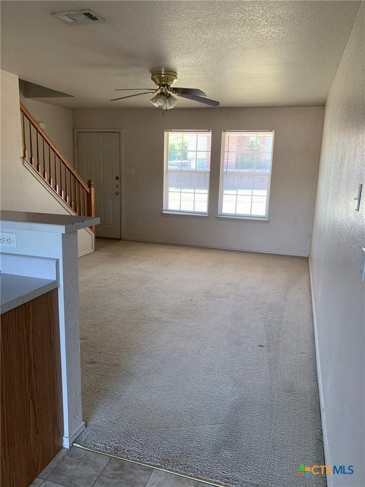 416 Creek St #B - Photo 5 of 12