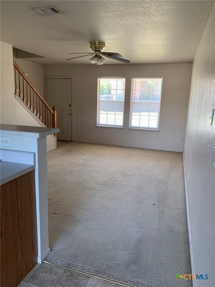 416 Creek St #B - Photo 6 of 12