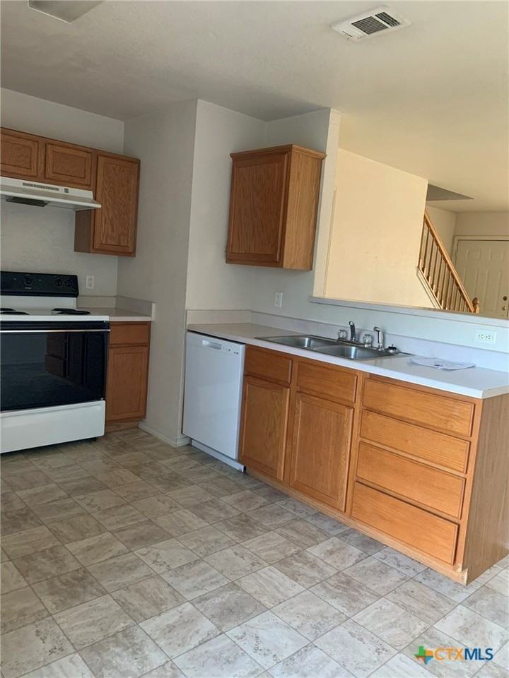 416 Creek St #B - Photo 7 of 12