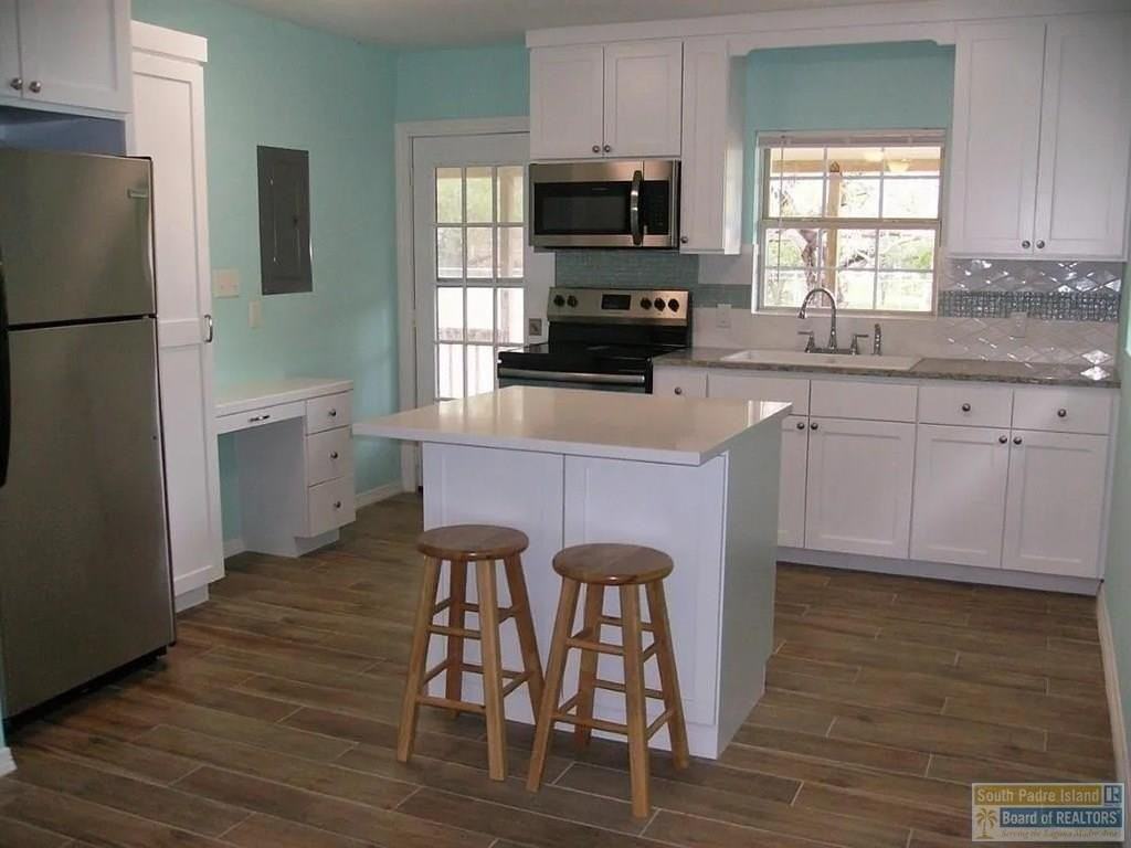 121 E Monroe St - Photo 3 of 12