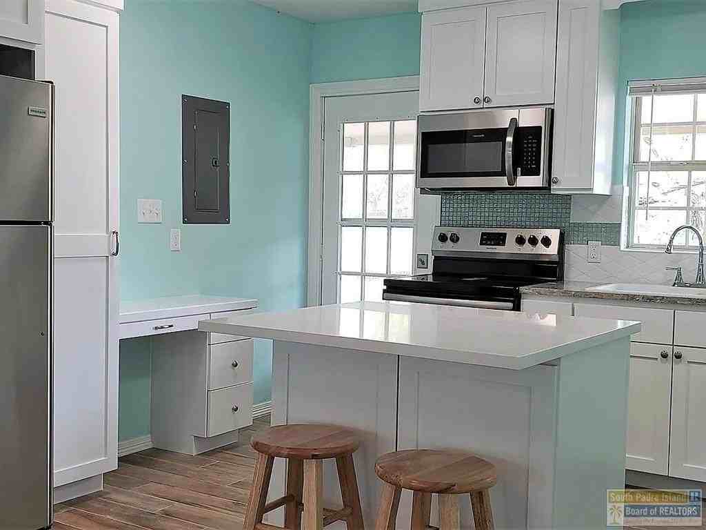 121 E Monroe St - Photo 4 of 12