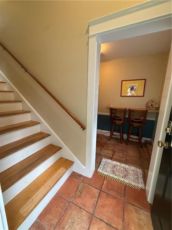 141 Coggeshall Ave - Photo 2 of 14