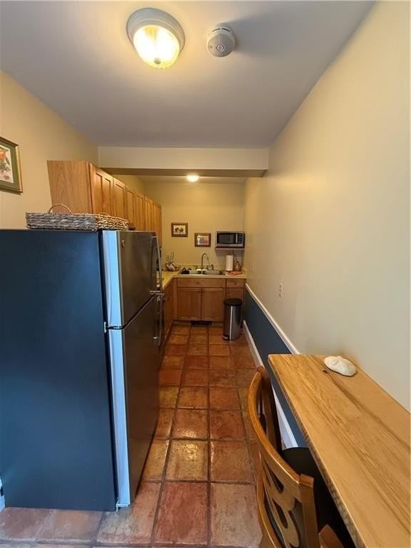 141 Coggeshall Ave - Photo 4 of 14