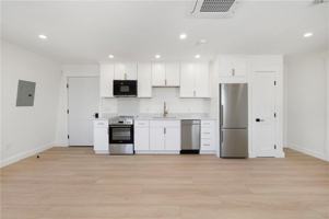 featured image of 8 Melrose St #8