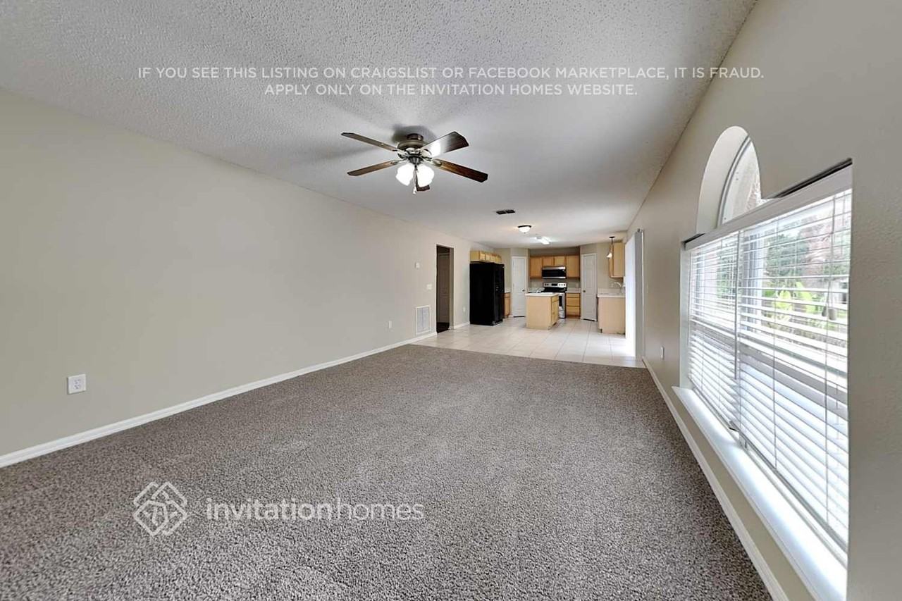 1701 Alhambra Crest Dr - Photo 5 of 23