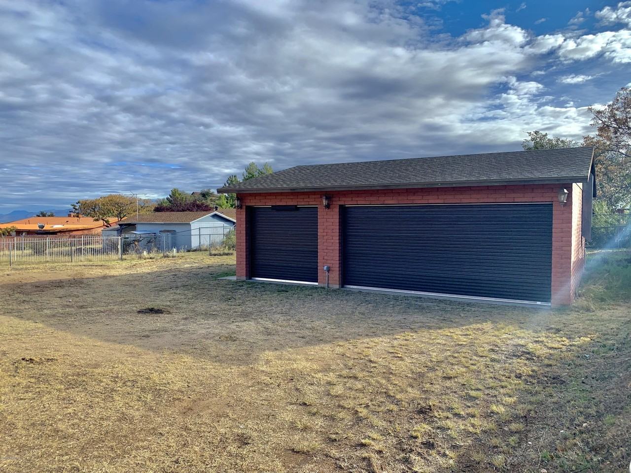 925 N Evergreen Dr - Photo 3 of 16