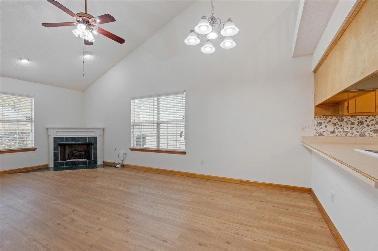 2510 Golden Park Ln - Photo 7 of 35