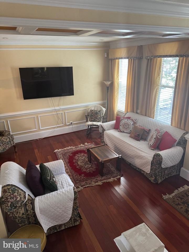 1336 Pennsylvania Ave Se - Photo 6 of 16