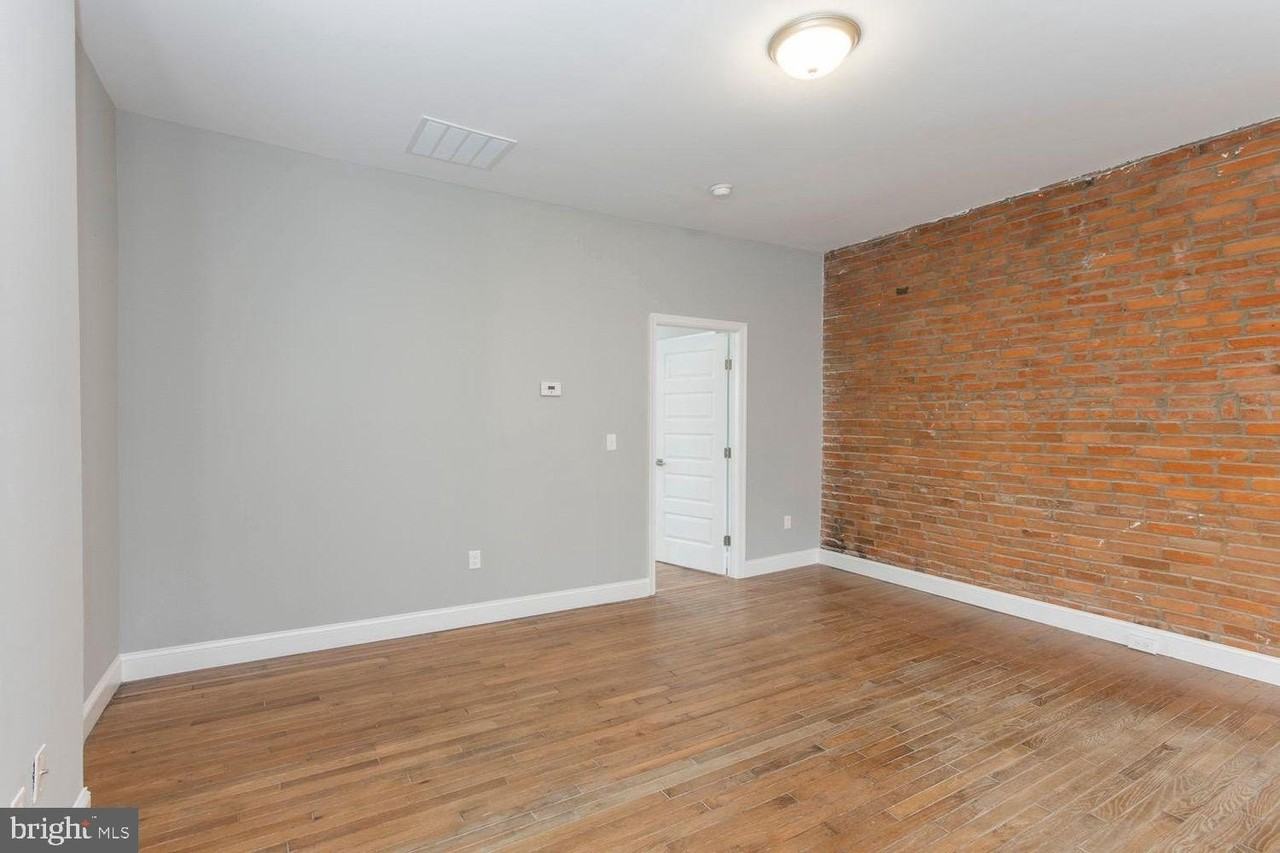 1821 Delaware Ave #B - Photo 4 of 13