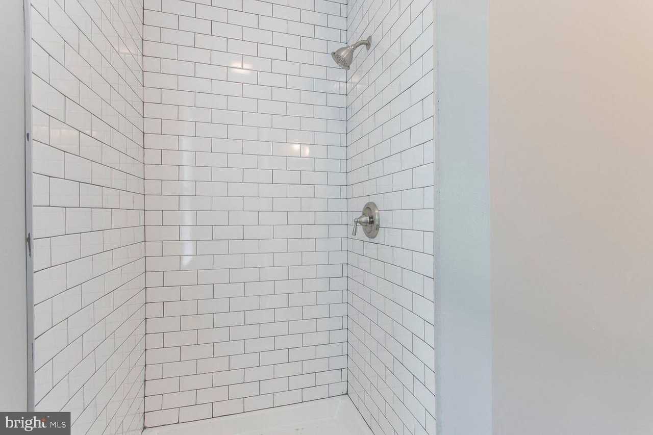 1821 Delaware Ave #B - Photo 7 of 13