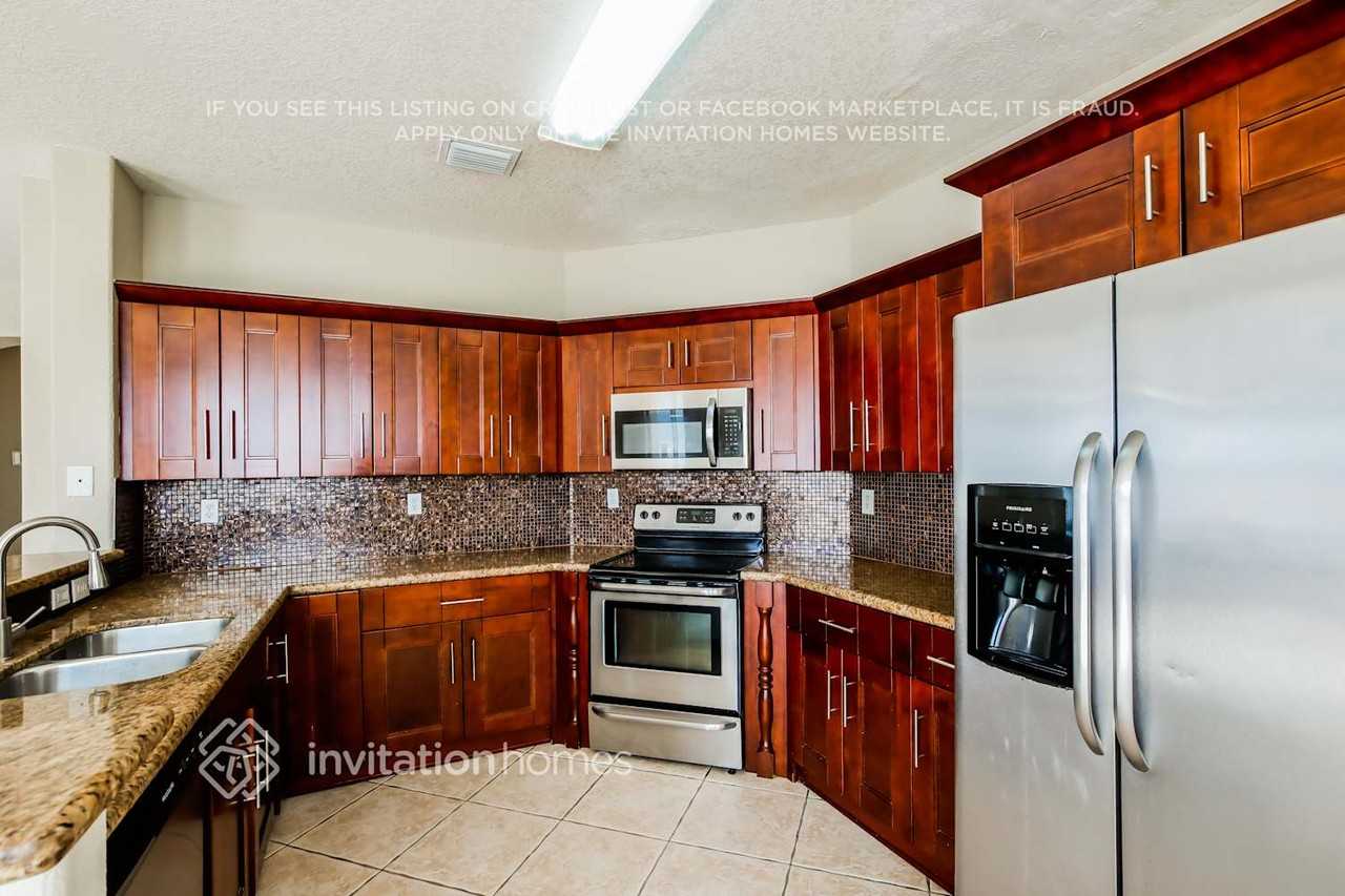 14934 Sw 22nd St - Photo 7 of 18