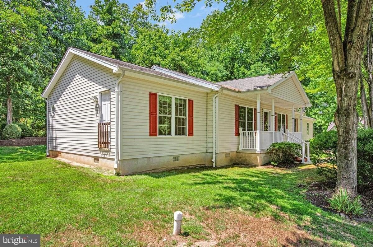 1804 Grafton Ln - Photo 2 of 39