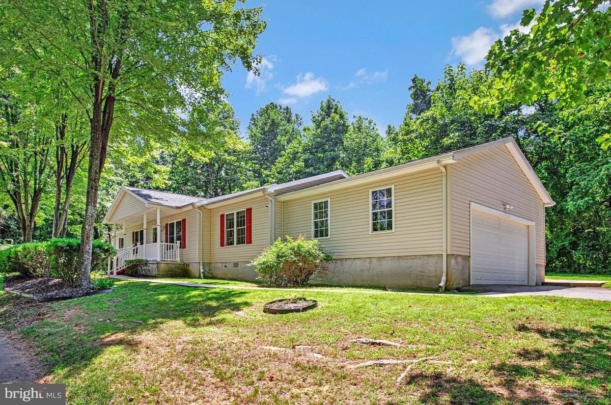1804 Grafton Ln - Photo 3 of 39