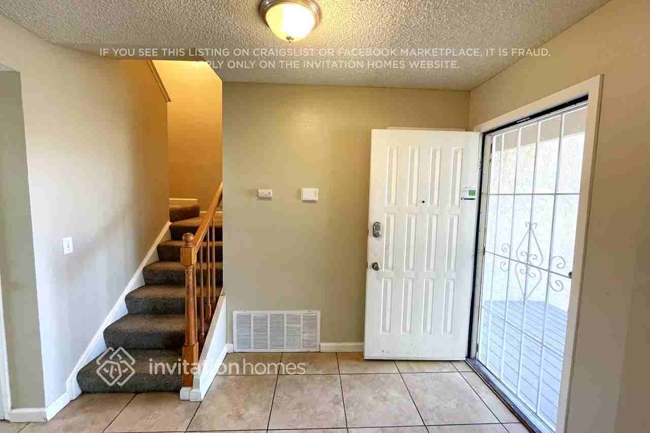 560 E Wigeon Way - Photo 7 of 18