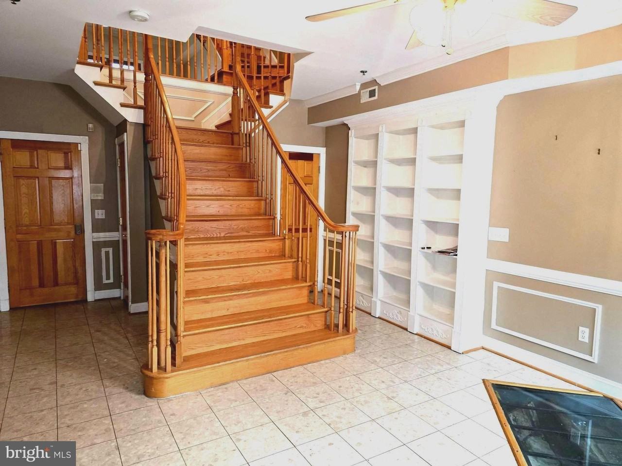 704 S Bond St - Photo 3 of 39