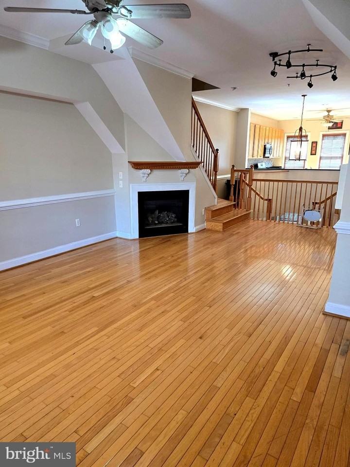 704 S Bond St - Photo 7 of 39