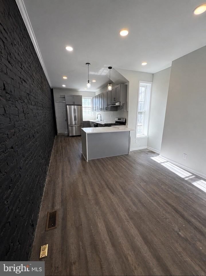 1402 Aisquith St - Photo 5 of 12