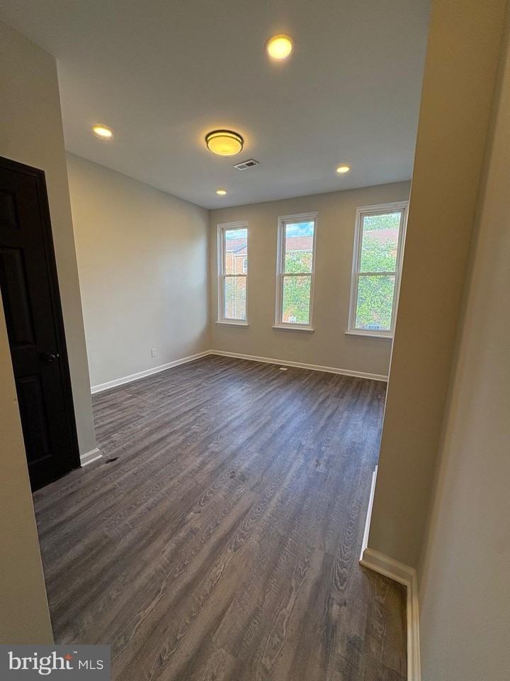 1402 Aisquith St - Photo 6 of 12