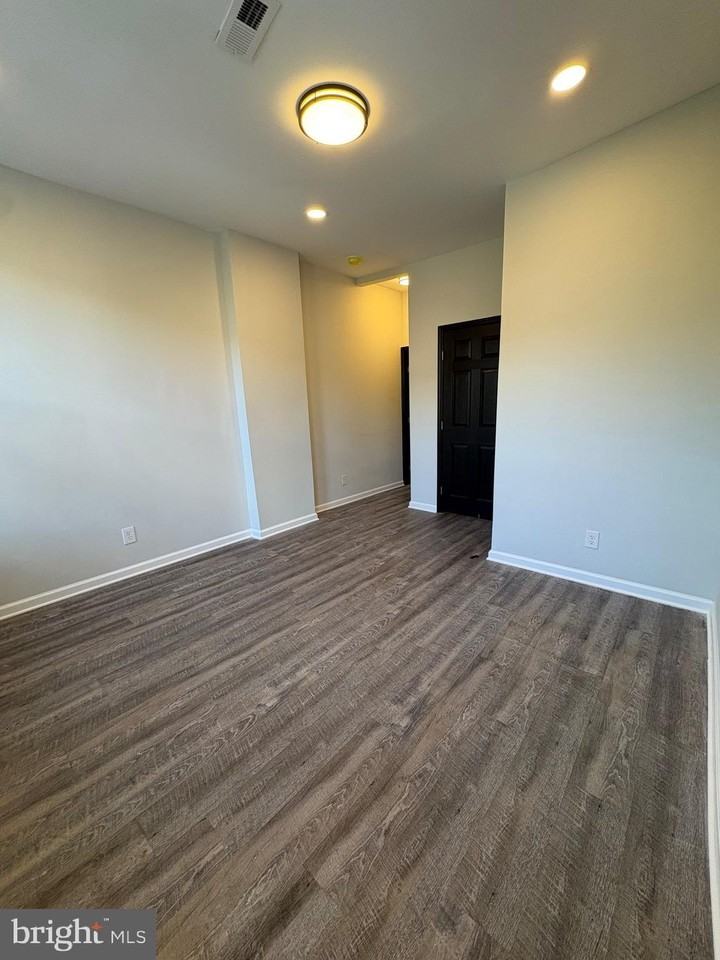 1402 Aisquith St - Photo 7 of 12